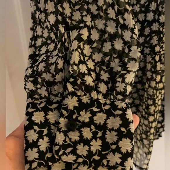 H&M Boho Black With White Floral Print Sheer Ruffled Blouse, Women’s Size 4 - Picture 5 of 10